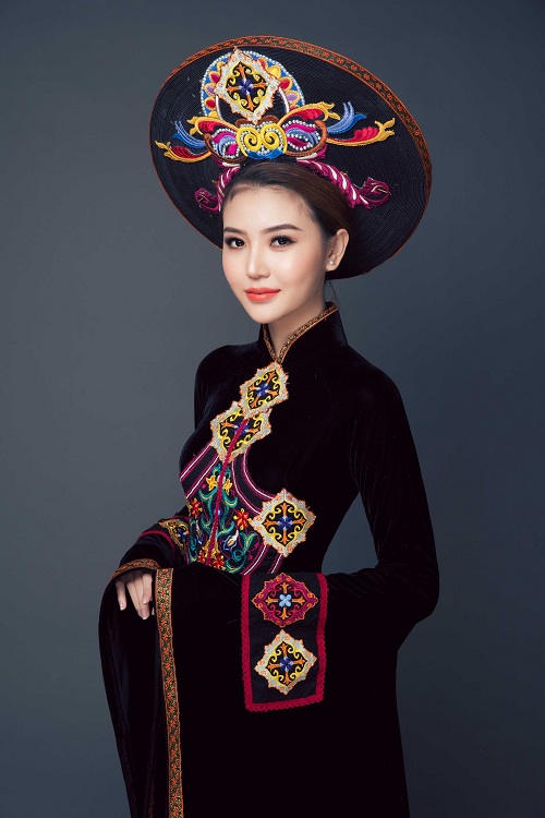 Ngọc Duy&ecirc;n ki&ecirc;u sa trong trang phục &aacute;o d&agrave;i tại Miss Global Beauty Queen