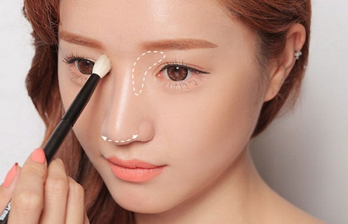 Mẹo sử dụng kem che khuyết điểm cho lớp trang điểm đẹp tự nhi&ecirc;n