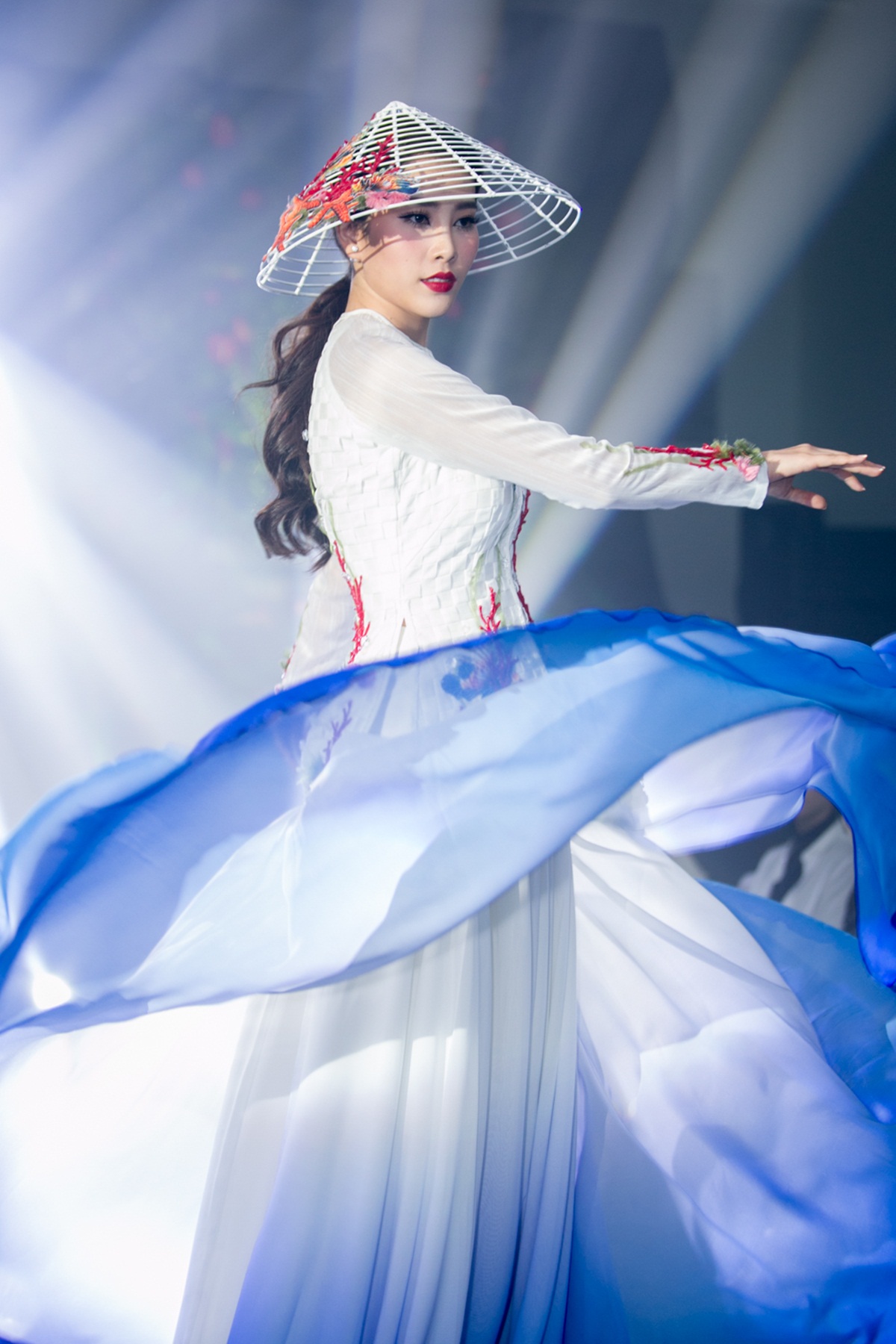 Nam Em được kỳ vọng sẽ 'l&agrave;m n&ecirc;n chuyện' tại Miss Earth 2016