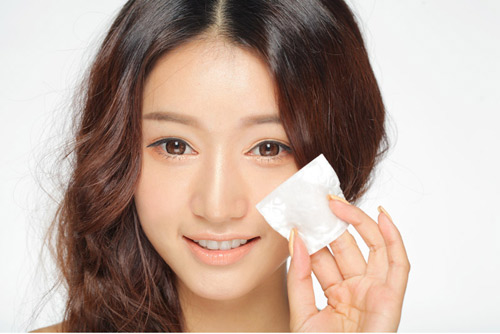 Những th&oacute;i quen h&agrave;ng ng&agrave;y khiến da mụn trở n&ecirc;n tồi tệ hơn