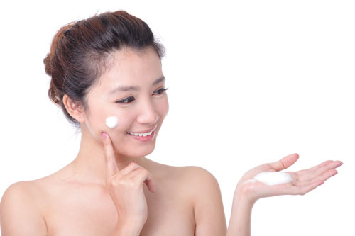 Những th&oacute;i quen h&agrave;ng ng&agrave;y khiến da mụn trở n&ecirc;n tồi tệ hơn