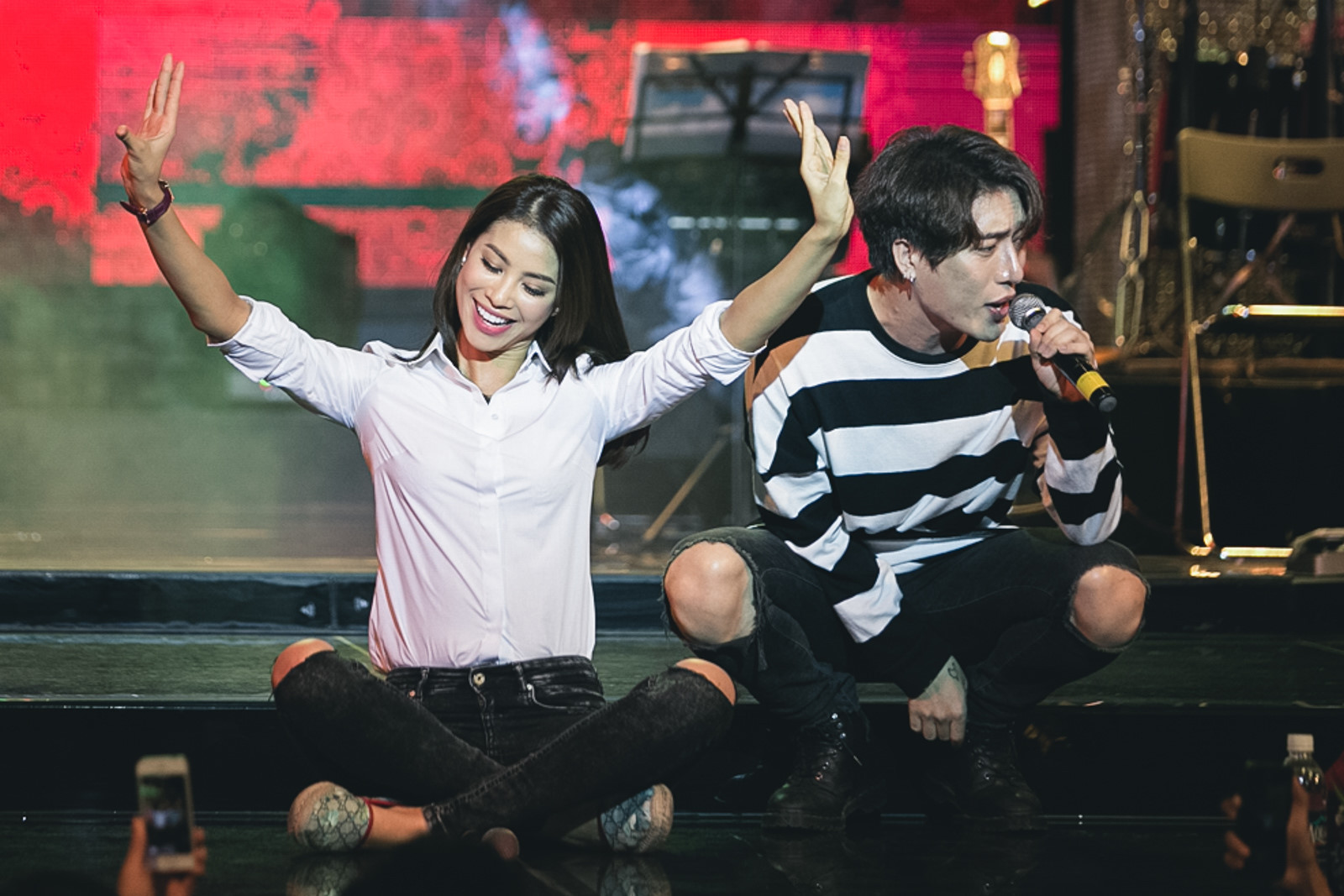 Phạm hương đẹp từng mi li m&eacute;t khi mix sơ mi trắng
