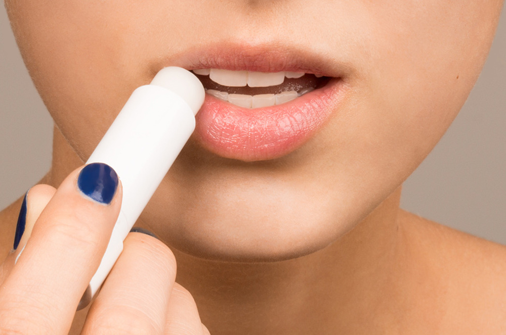 Mẹo t&ocirc; son l&igrave; l&ecirc;n m&agrave;u cực chuẩn m&agrave; kh&ocirc;ng bị kh&ocirc; m&ocirc;i