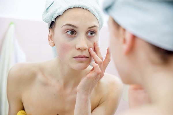 Những lưu &yacute; khi d&ugrave;ng mặt nạ dưỡng da ph&aacute;i nữ n&ecirc;n cẩn thận