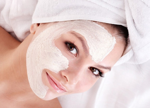 Những lưu &yacute; khi d&ugrave;ng mặt nạ dưỡng da ph&aacute;i nữ n&ecirc;n cẩn thận