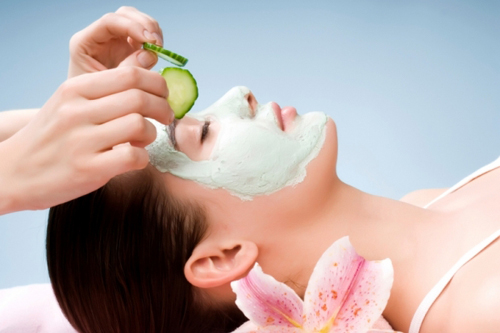 Những lưu &yacute; khi d&ugrave;ng mặt nạ dưỡng da ph&aacute;i nữ n&ecirc;n cẩn thận
