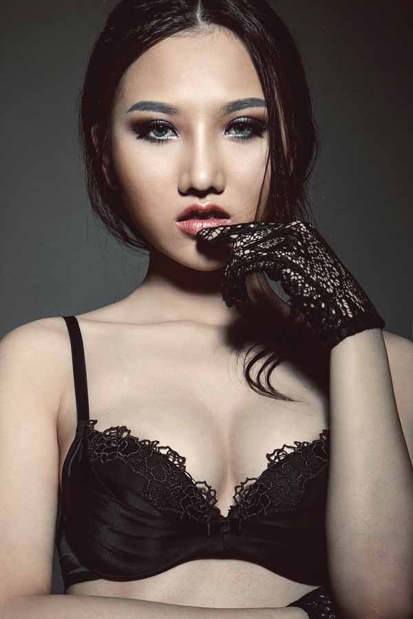 Ho&agrave;ng Thu Thảo khoe vẻ đẹp n&oacute;ng bỏng 'vạn người m&ecirc;'