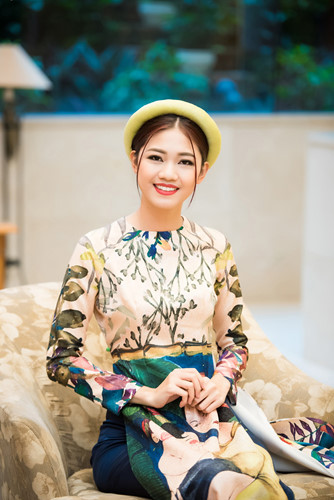 &Aacute; hậu Thanh T&uacute; th&ocirc;i mi&ecirc;n mọi &aacute;nh nh&igrave;n khi diện &aacute;o d&agrave;i c&aacute;ch t&acirc;n