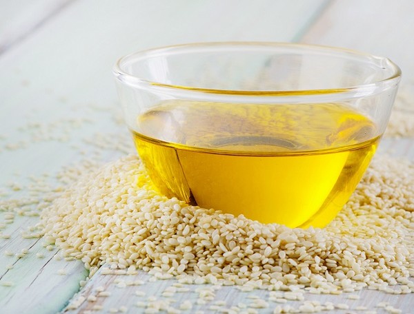 Những c&aacute;ch tự nhi&ecirc;n gi&uacute;p trị nứt g&oacute;t ch&acirc;n đơn giản tại nh&agrave;