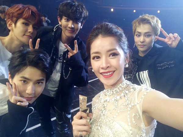 Chi Pu được đ&agrave;i KBS phỏng vấn sau chiến thắng tại Asia Artist Awards 2016