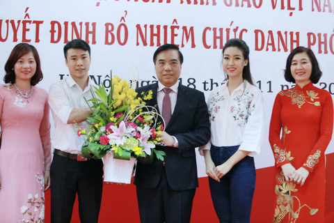 Sao Việt bồi hồi hướng về ng&agrave;y Nh&agrave; gi&aacute;o Việt Nam 20/11