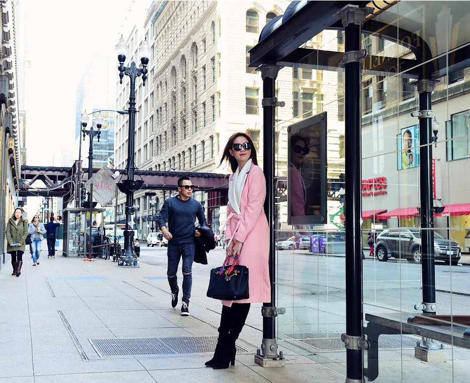 Ngọc Trinh khoe ch&acirc;n d&agrave;i với bốt cao cổ tr&ecirc;n đất Mỹ