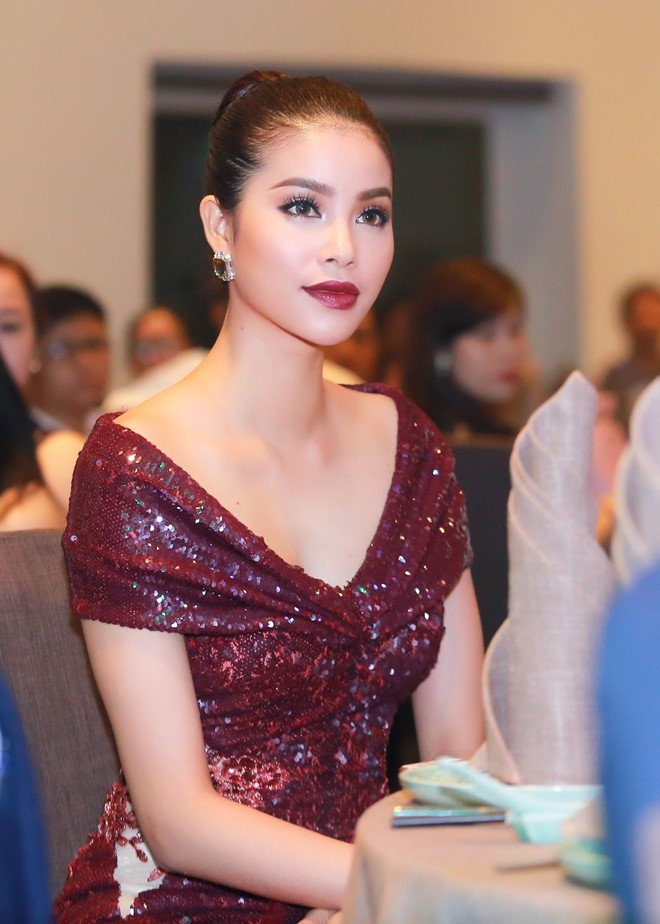 Phạm Hương ng&agrave;y c&agrave;ng trẻ trung với những lần 'biến h&oacute;a' kiểu t&oacute;c