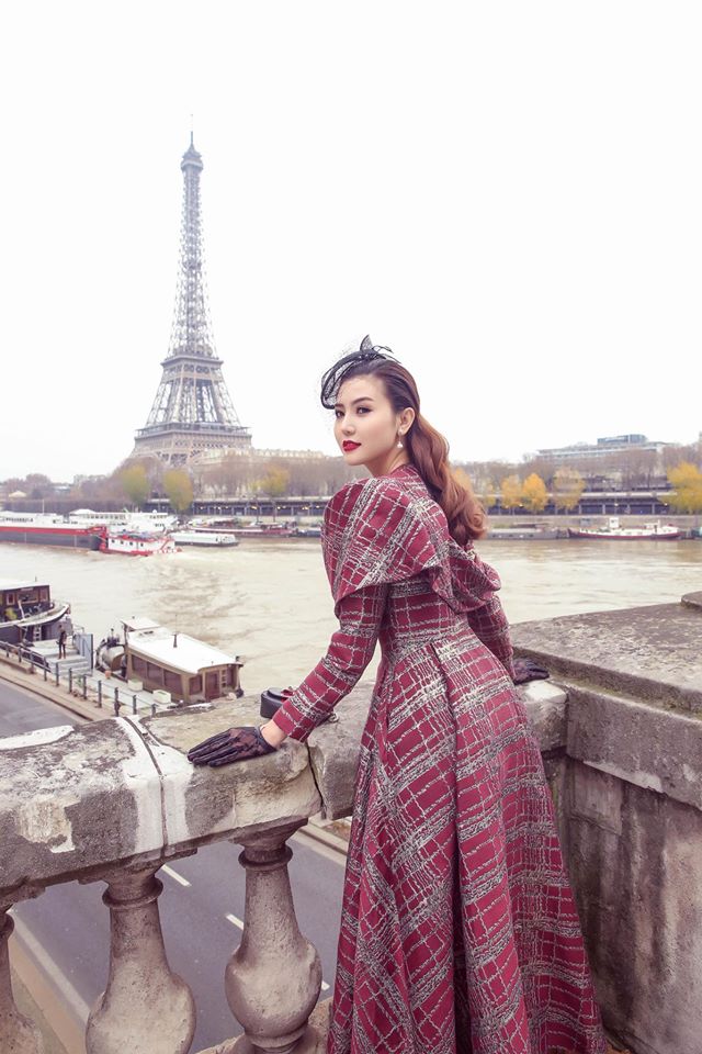 'Nữ hoàng sắc đẹp toàn cầu' Ngọc Duyên gây ấn tượng trên phố Paris