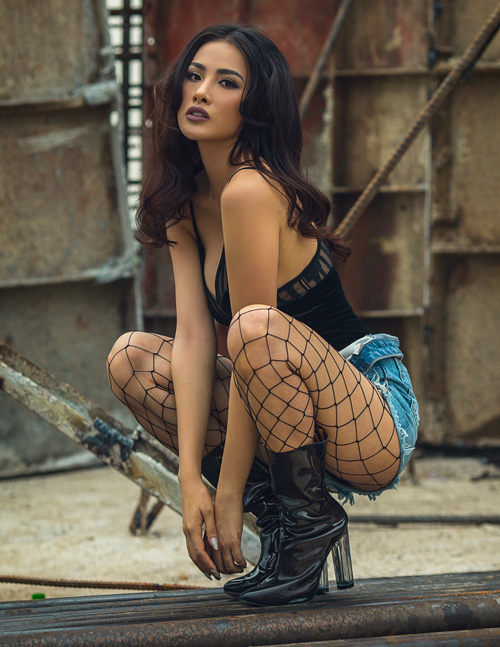 Sau thời gian ở ẩn Trương Nhi lột x&aacute;c với v&oacute;c d&aacute;ng sexy gợi cảm