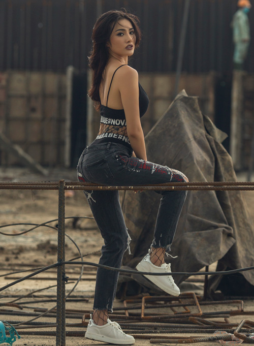 Sau thời gian ở ẩn Trương Nhi lột x&aacute;c với v&oacute;c d&aacute;ng sexy gợi cảm