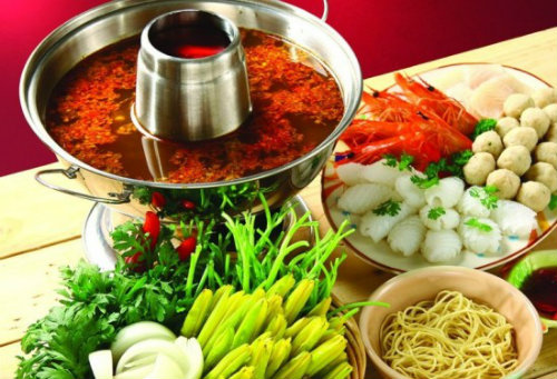 Cuối tuần l&agrave;m m&oacute;n lẩu Th&aacute;i hải sản đ&atilde;i cả nh&agrave; - ảnh 3