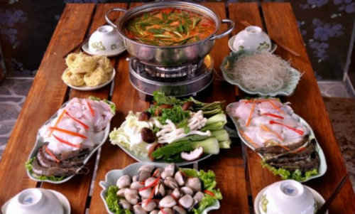 Cuối tuần l&agrave;m m&oacute;n lẩu Th&aacute;i hải sản đ&atilde;i cả nh&agrave; - ảnh 4