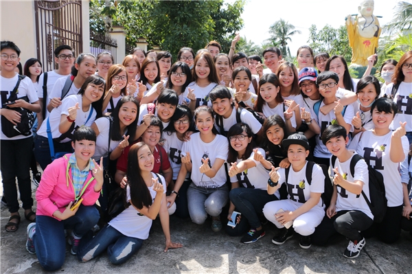 Nhìn lại hành trình thiện nguyện năm 2016 của hoa hậu Phạm Hương Nhìn lại hành trình thiện nguyện năm 2016 của hoa hậu Phạm Hương