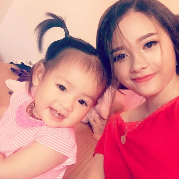 Cận cảnh nhan sắc xinh kh&ocirc;ng k&eacute;m 'hoa hậu' của vợ tiền đạo Vũ Minh Tuấn