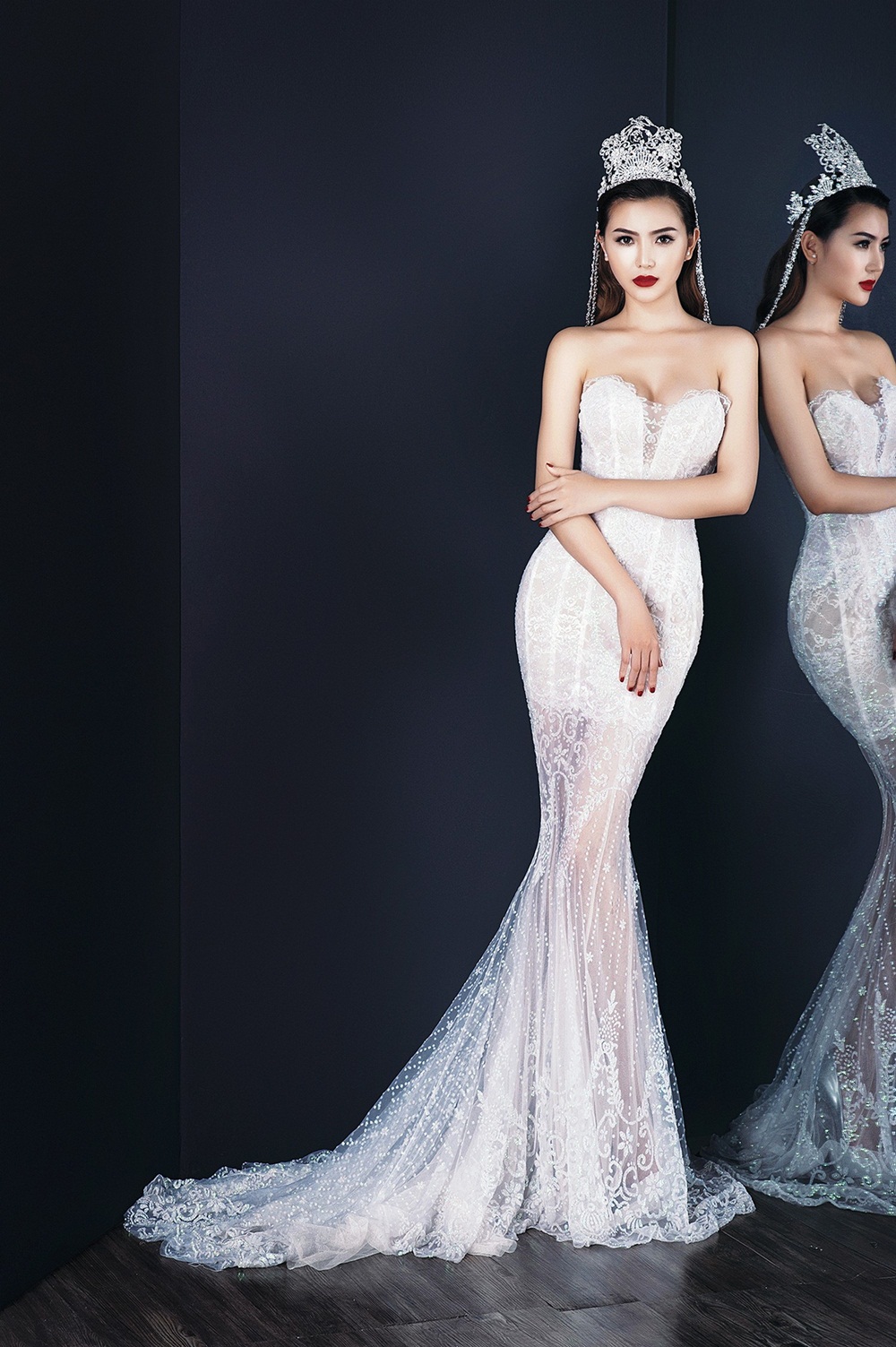 Ngọc Duy&ecirc;n đội vương miện đắt gi&aacute;, khoe d&aacute;ng đồng hồ c&aacute;t