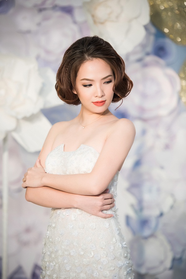 Thụy V&acirc;n vai trần giữa gi&aacute; lạnh, Tố Như lần đầu sexy 