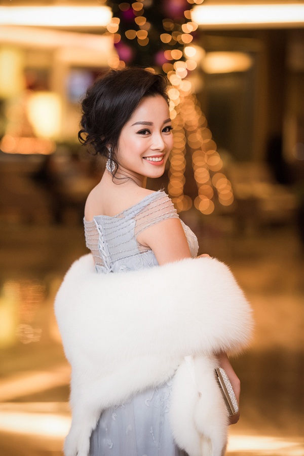 Thụy V&acirc;n vai trần giữa gi&aacute; lạnh, Tố Như lần đầu sexy 