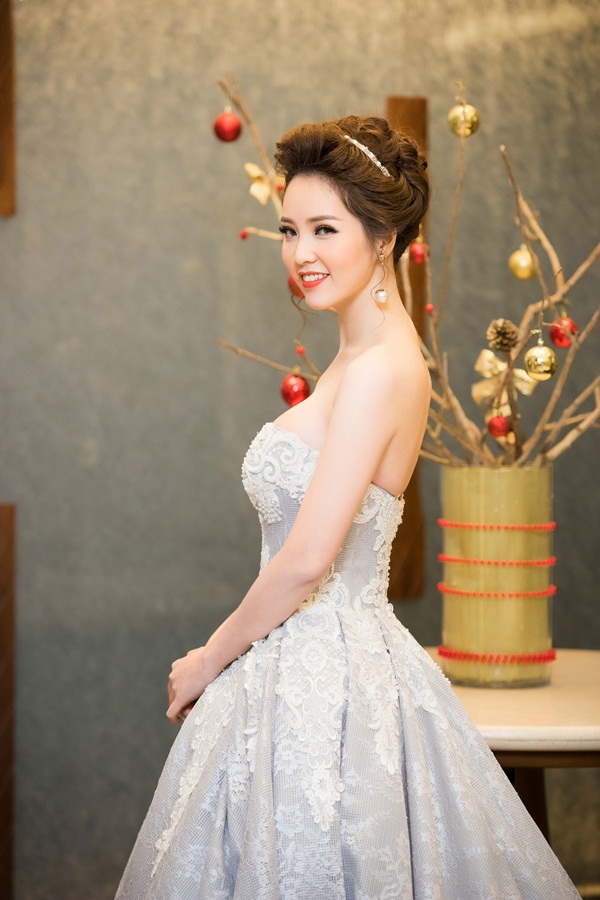 Thụy V&acirc;n vai trần giữa gi&aacute; lạnh, Tố Như lần đầu sexy 