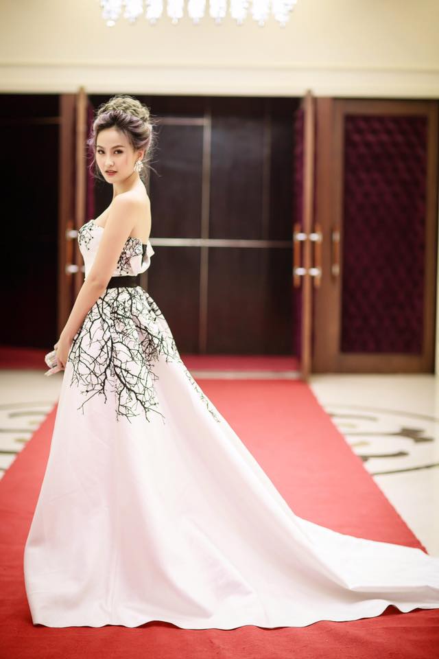 Khánh Ngân, Chi Pu, Huyền My lọt top sao Việt mặc đẹp tuần qua Khánh Ngân, Chi Pu, Huyền My lọt top sao Việt mặc đẹp tuần qua