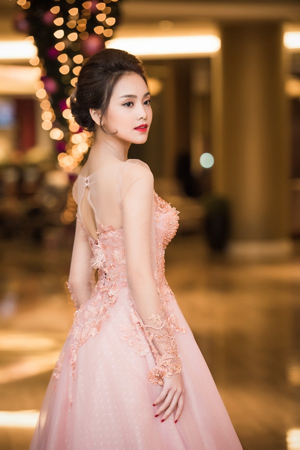 Kh&aacute;nh Ng&acirc;n, Chi Pu, Huyền My lọt top sao Việt mặc đẹp tuần qua