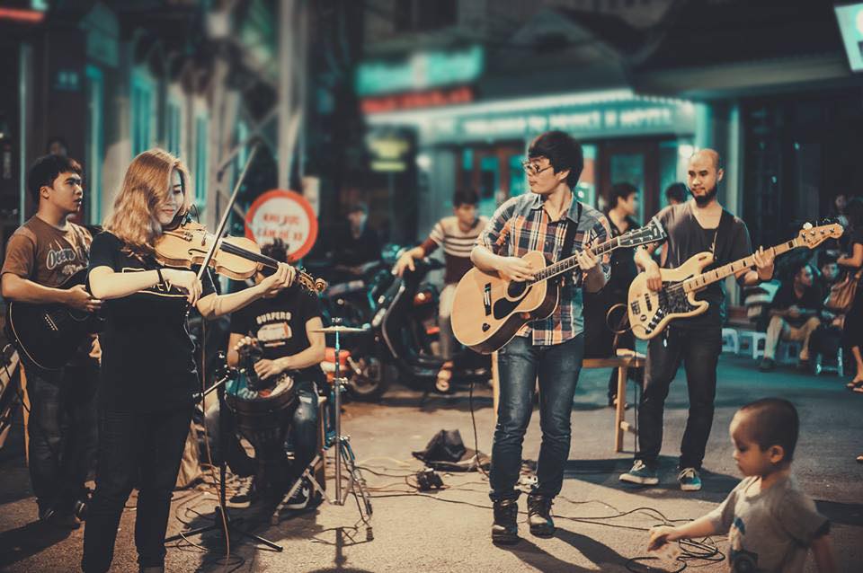 Giới trẻ h&agrave;o hứng với Lễ hội Tuyết Lớn Nhất Sapa 2016