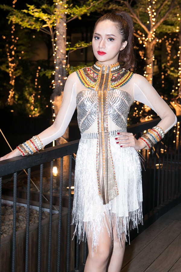 So vẻ gợi cảm của Angela Phương Trinh v&agrave; Thủy Top 