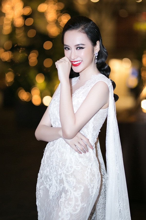 So vẻ gợi cảm của Angela Phương Trinh v&agrave; Thủy Top 