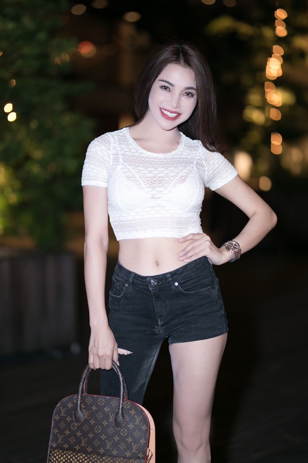 So vẻ gợi cảm của Angela Phương Trinh v&agrave; Thủy Top 