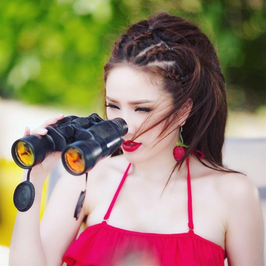 Ca sĩ Bảo Thy bị tố 'kh&ocirc;ng biết xấu hổ' v&igrave; đạo MV lộ liễu