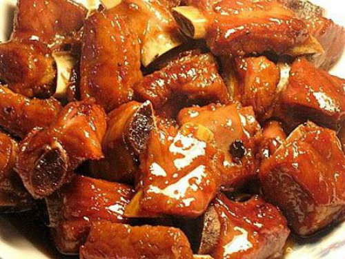 M&oacute;n sườn kho nước dừa thơm lừng, b&eacute;o ngậy (Ảnh: Internet)