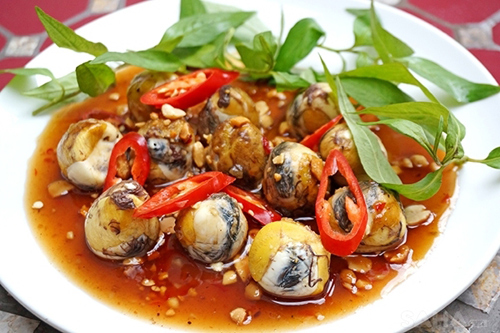 Bữa cơm gia đ&igrave;nh ấm &aacute;p ngon bổ rẻ cho vợ chồng son