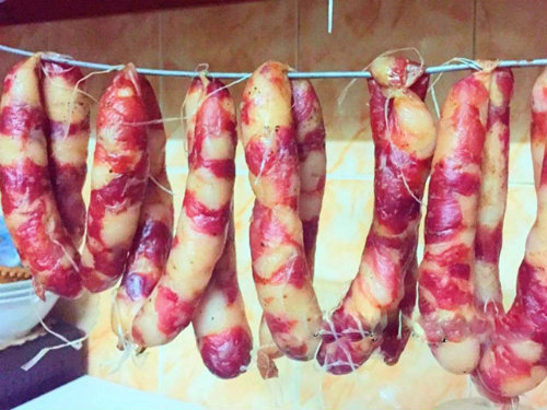 C&aacute;ch l&agrave;m lạp xưởng tươi ngon tại nh&agrave; ăn Tết cực đ&atilde;