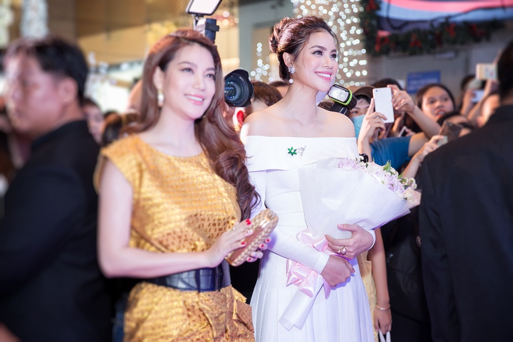 Hoa hậu Phạm Hương đẹp 'lấn át' dàn sao nữ tại sự kiện