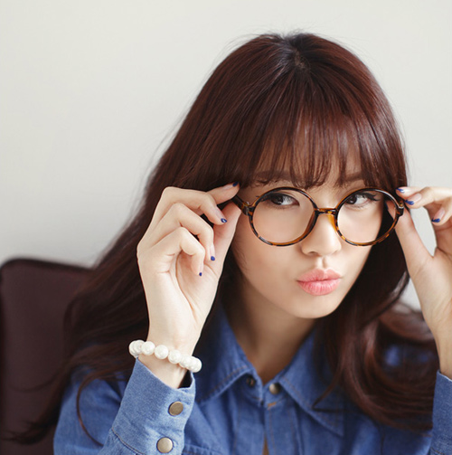 B&iacute; quyết trang điểm cho c&ocirc; n&agrave;ng &lsquo;4 mắt&rsquo; lung linh đi chơi Tết