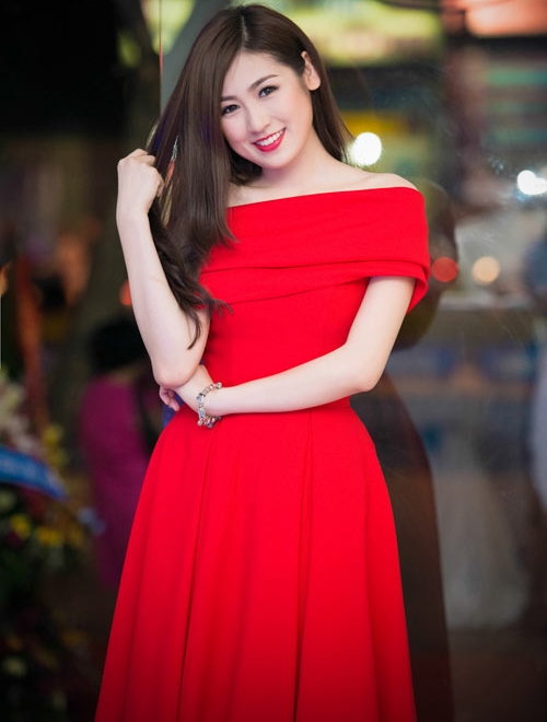 Ngắm nhan sắc gợi cảm của d&agrave;n mỹ nh&acirc;n Việt tuổi Dậu