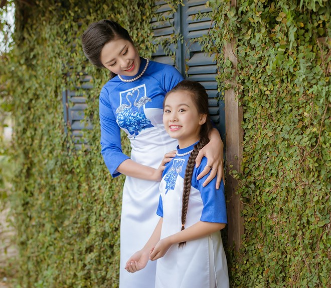 &Aacute;o d&agrave;i c&aacute;ch t&acirc;n trở th&agrave;nh xu hướng h&oacute;t cho thời trang Tết 2017