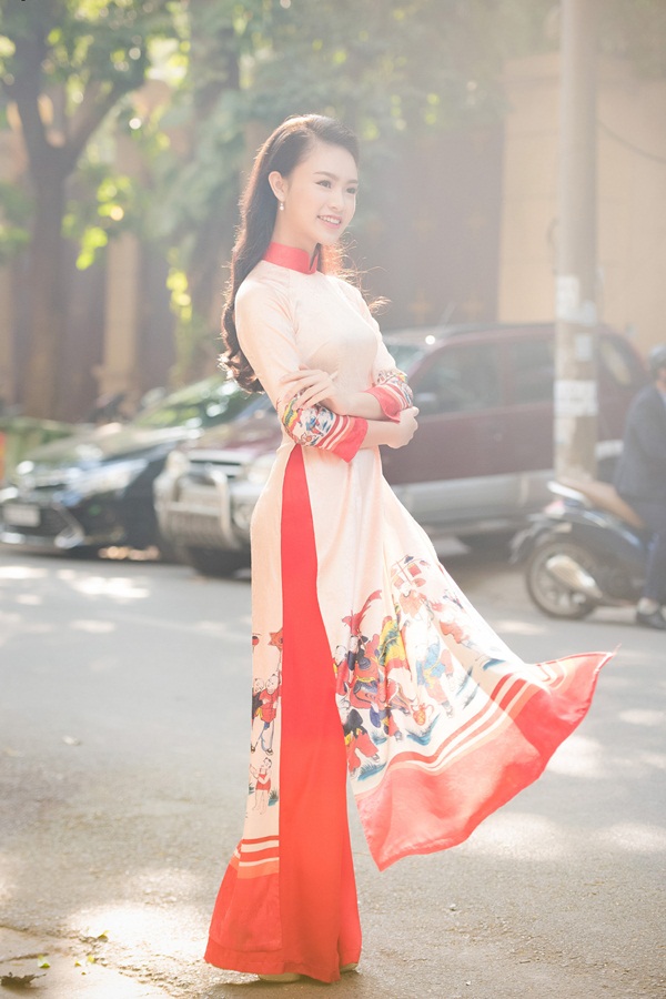 'Người đẹp truyền th&ocirc;ng' Ngọc V&acirc;n rạng rỡ với &aacute;o d&agrave;i của đ&agrave;n chị Ngọc H&acirc;n