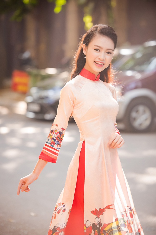 'Người đẹp truyền th&ocirc;ng' Ngọc V&acirc;n rạng rỡ với &aacute;o d&agrave;i của đ&agrave;n chị Ngọc H&acirc;n