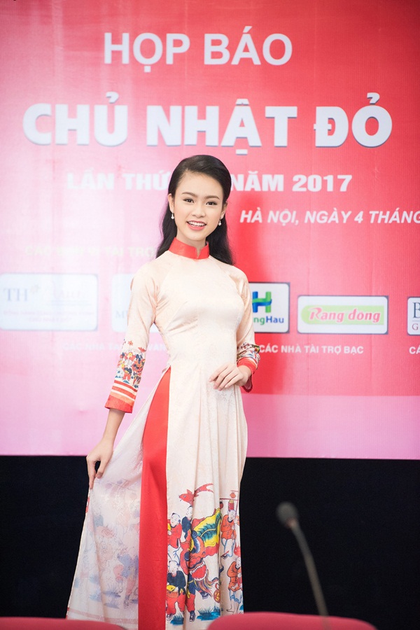 'Người đẹp truyền th&ocirc;ng' Ngọc V&acirc;n rạng rỡ với &aacute;o d&agrave;i của đ&agrave;n chị Ngọc H&acirc;n