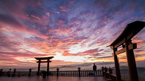 Giới trẻ đang truy l&ugrave;ng &lsquo;ti&ecirc;n cảnh&rsquo; trong MV mới của Sơn T&ugrave;ng