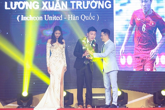 Lan Khuê gợi cảm tại lễ trao giải Quả bóng Vàng Việt Nam