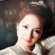Cận cảnh nhan sắc xinh đẹp, trẻ trung của mẹ Hoa hậu Thu Ng&acirc;n