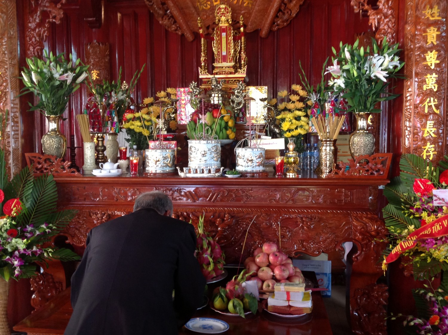 Tết Đinh Dậu 2017: B&agrave;i tr&iacute; b&agrave;n thờ đ&uacute;ng phong thủy rước lộc v&agrave;o nh&agrave;