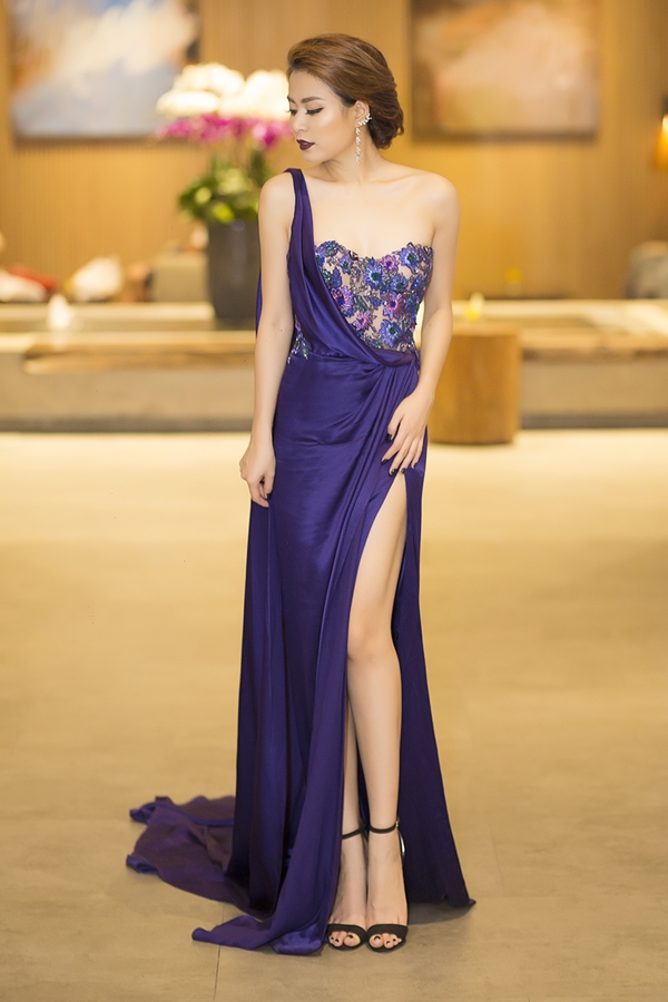 Diện v&aacute;y dạ hội m&agrave;u đỏ với hiệu ứng đặc biệt, Phạm Hương mặc đẹp nhất tuần qua